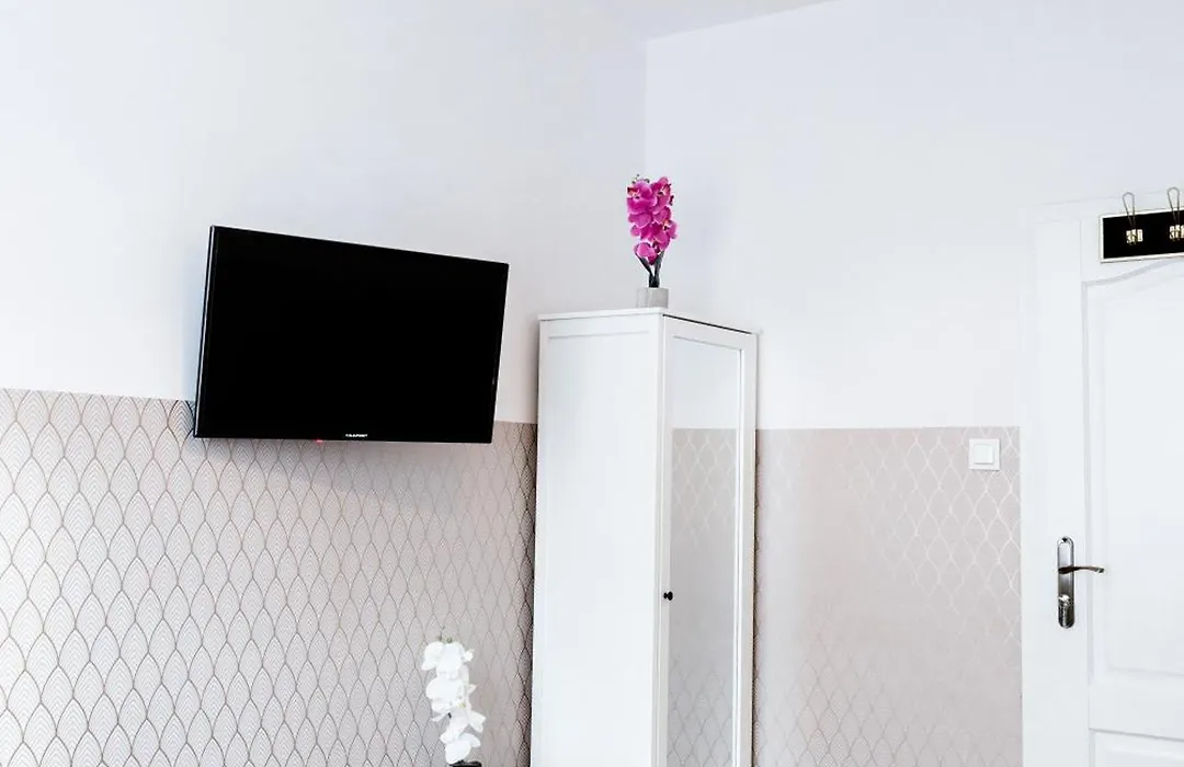 Clicktheflat Krucza City Center Apart Rooms-1