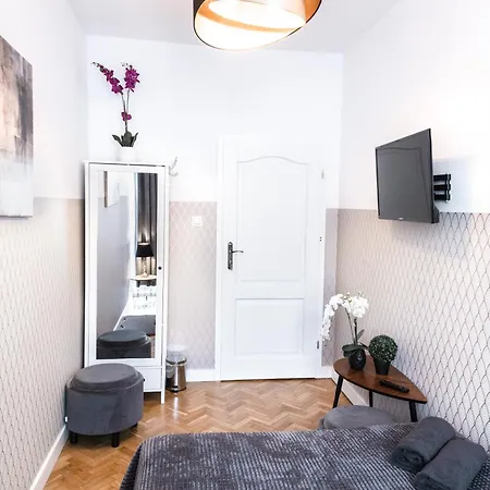 Clicktheflat Krucza City Center Apart Rooms-2